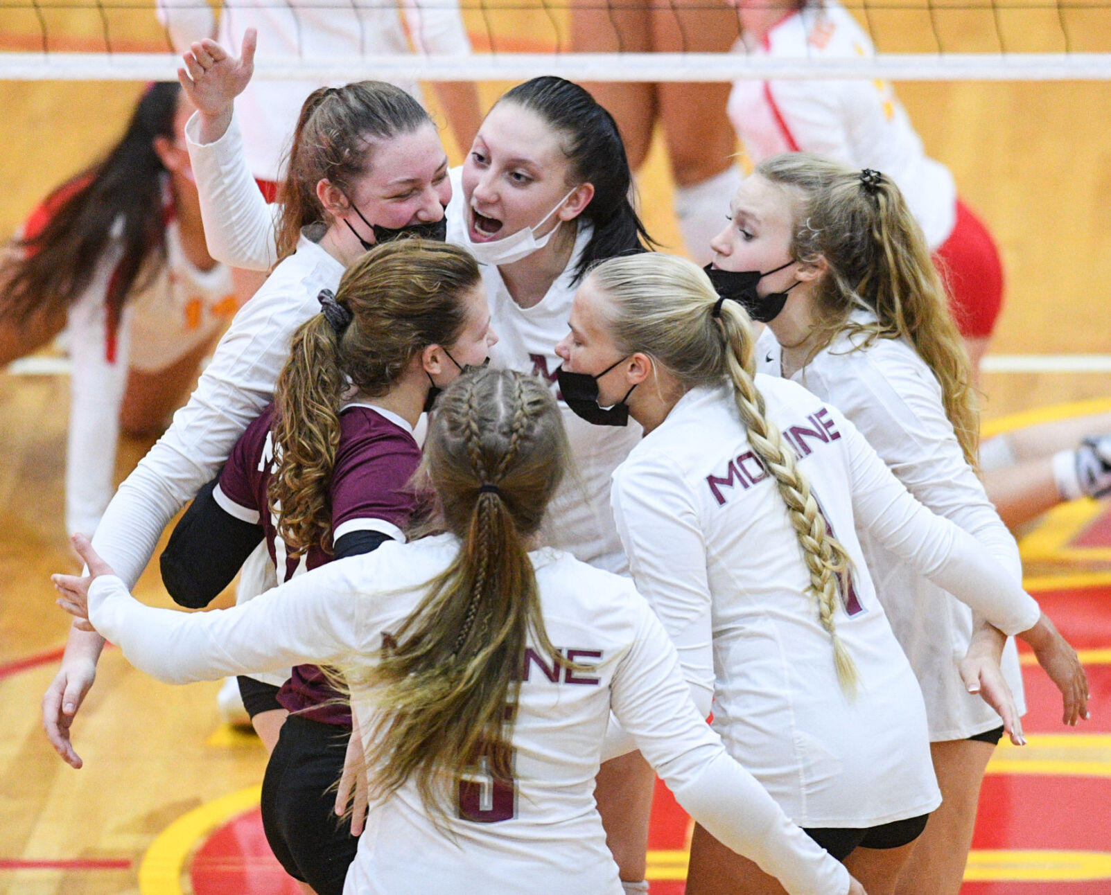 100521-qc-spt-moline-ri-vball-020